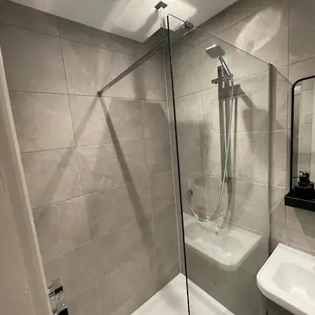 Superb 2 Bedroom Sea View Flat * סקארבורו