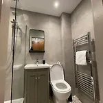Apartment Superb 2 Bedroom Sea View Flat *