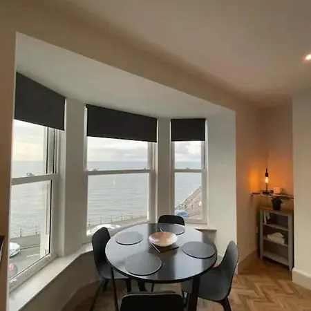 Superb 2 Bedroom Sea View Flat Appartement *