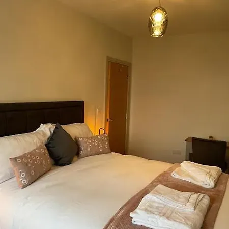 Superb 2 Bedroom Sea View Flat דירה *