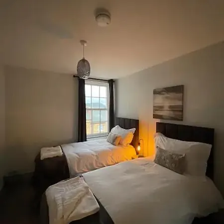 Appartement Superb 2 Bedroom Sea View Flat *