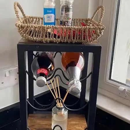 Superb 2 Bedroom Sea View Flat *