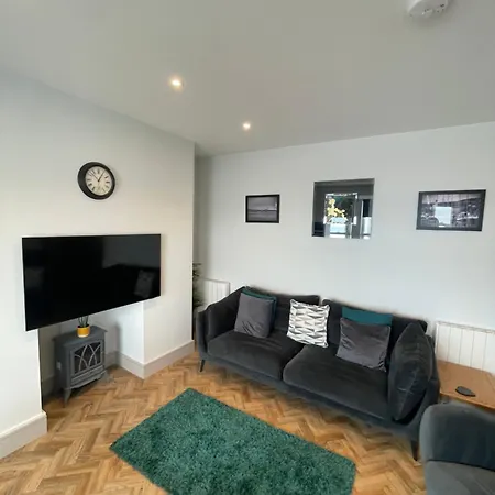 Superb 2 Bedroom Sea View Flat