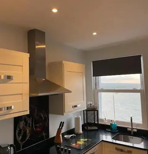 Lägenhet Superb 2 Bedroom Sea View Flat