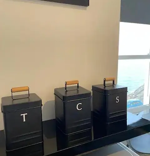 Superb 2 Bedroom Sea View Flat * סקארבורו