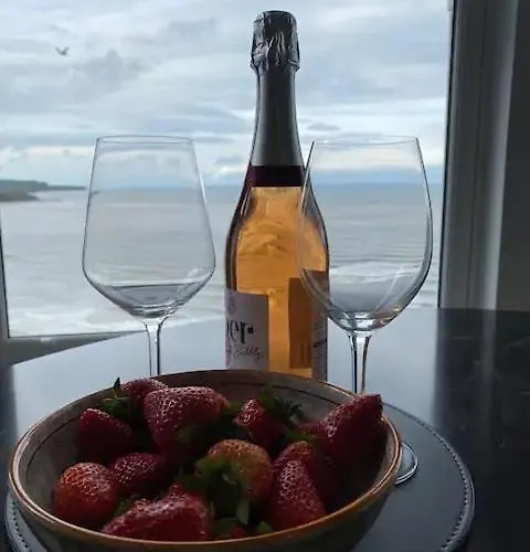 דירה Superb 2 Bedroom Sea View Flat סקארבורו