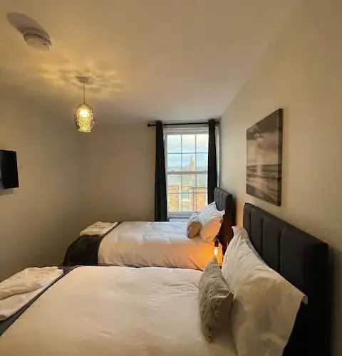 Superb 2 Bedroom Sea View Flat Lägenhet Scarborough