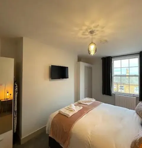 Superb 2 Bedroom Sea View Flat Lägenhet Scarborough