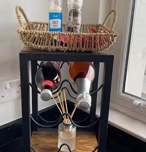 Superb 2 Bedroom Sea View Flat *