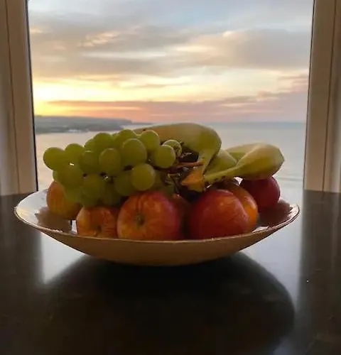 Superb 2 Bedroom Sea View Flat