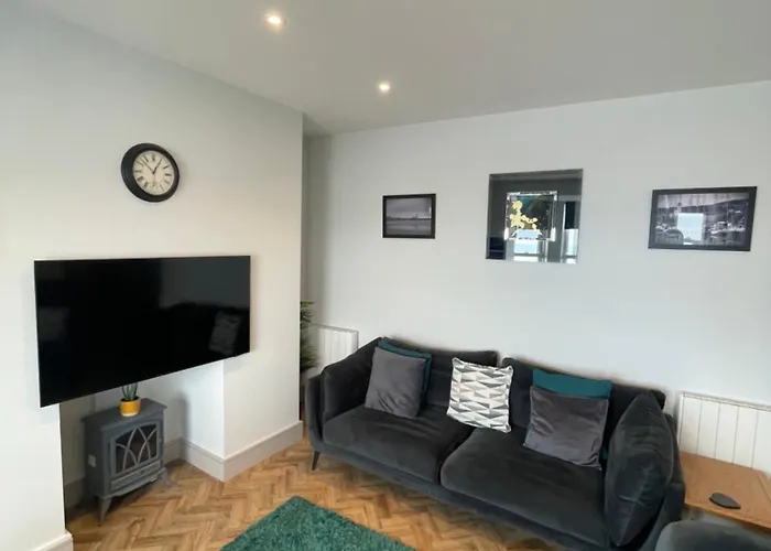 Superb 2 Bedroom Sea View Flat